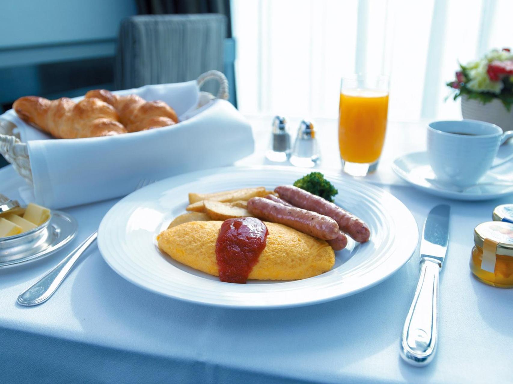 Hotel New Otani Tokyo The Main Bagian luar foto A typical breakfast