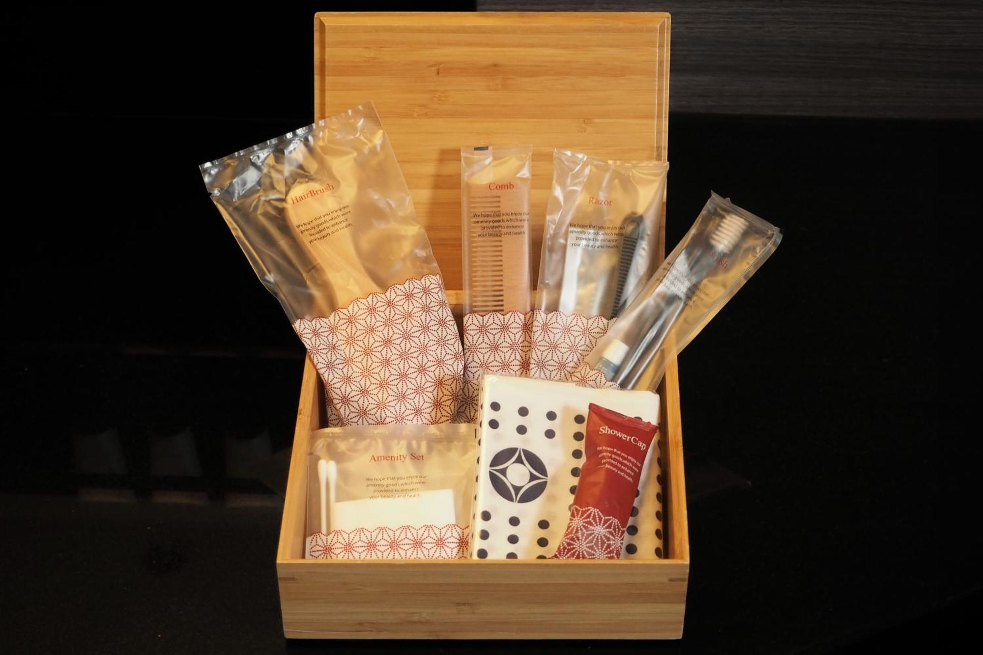 Hotel New Otani Tokyo The Main Bagian luar foto A box of spa products